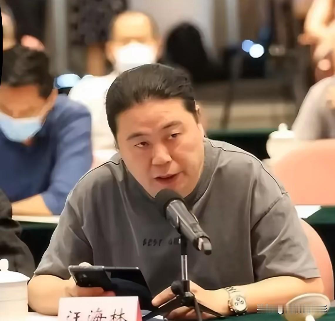 汪海林一番物化女艺人的不当言论引发全网争议后，非但没有半点反思，反而依旧态度强硬
