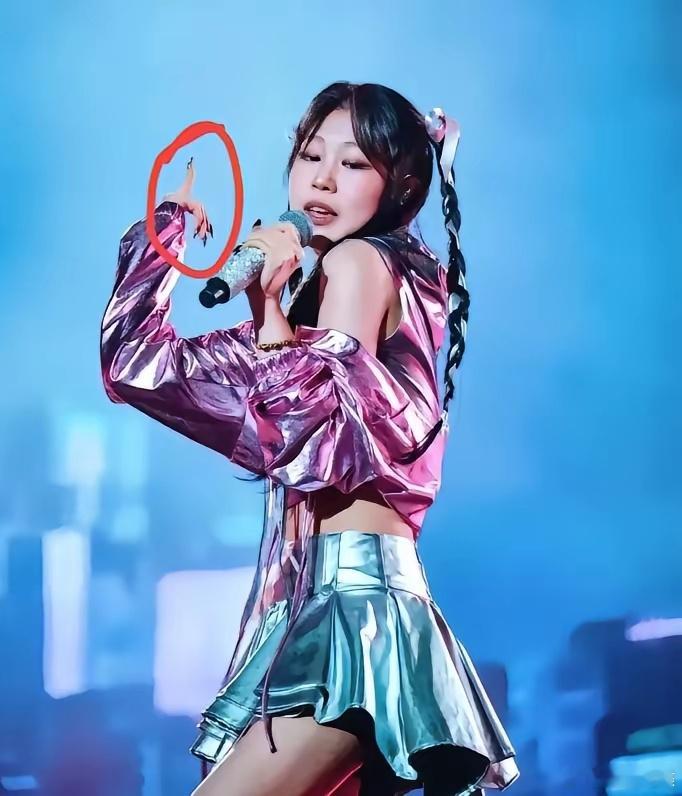 坑爹的富二代见得多了！被爹坑的还是第一次见！小沈阳女儿勤勤恳恳练习唱歌跳舞，表演