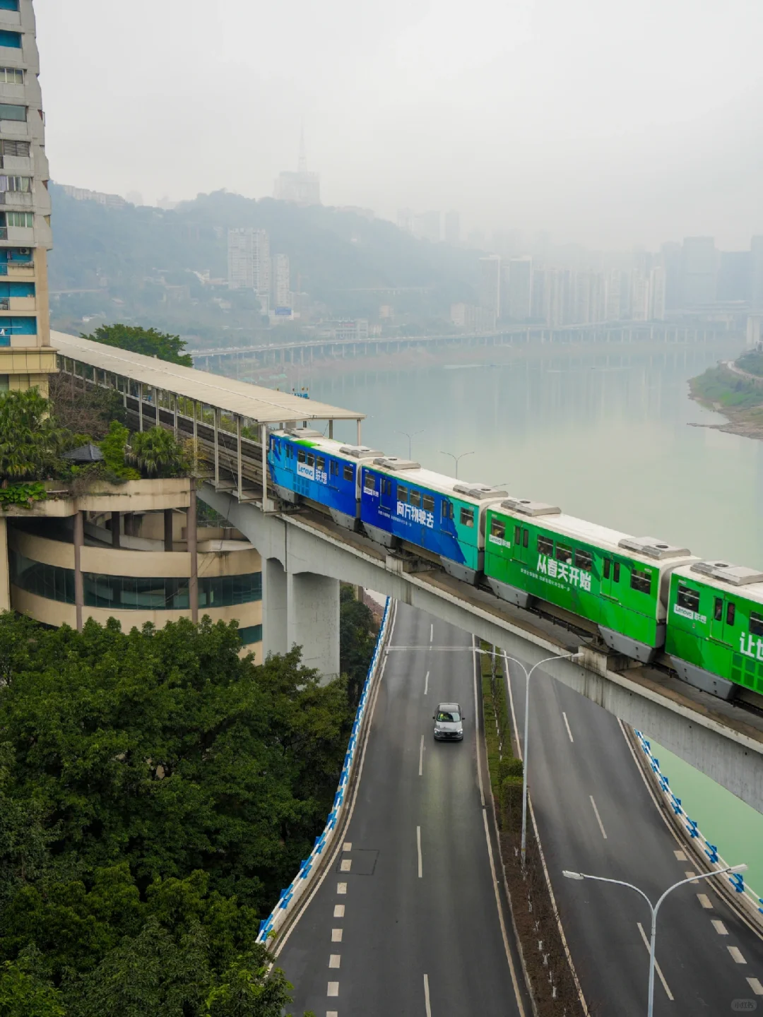 重庆旅游攻略|春节跟着轻轨2号线打卡