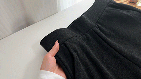 时尚是个圈，当年流行的微喇裤又强势回归，今天安排一条版型很正，还能修饰腿型的微喇