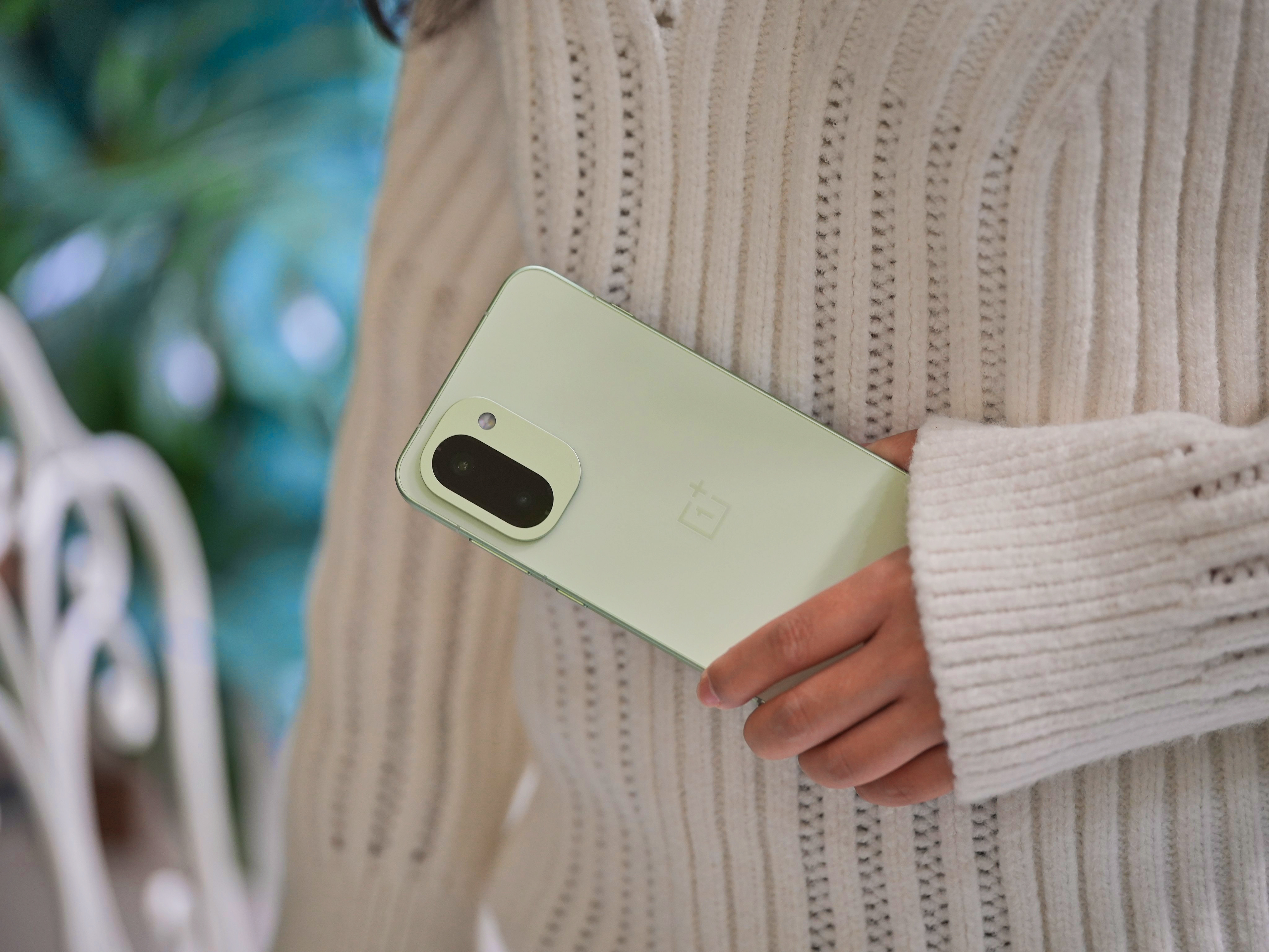 均价500元的手机壳被疯抢你要告诉我手机壳得500，我宁愿裸奔，毕竟现在的手机后