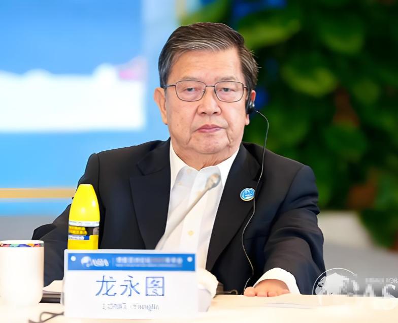 “我看过你们中国人的肉市场，恕我直言，你们的肉在美国只能做狗食！”1997 年中