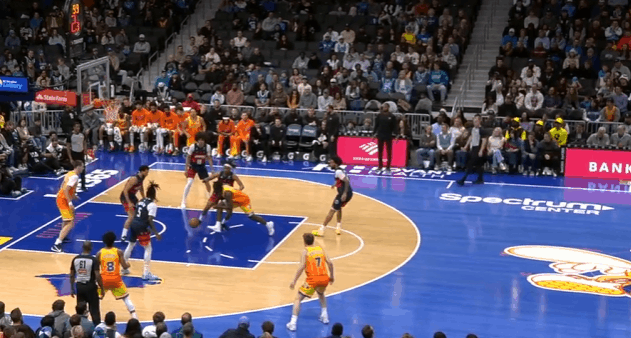 贾斯汀-尚帕尼观察：3断2帽3前板，防守&拼抢为球队注入活力图1见西恩突破向中路