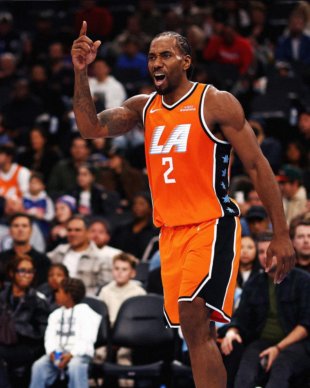 伦纳德因右脚踝扭伤，将缺席今日客场对阵猛龙的比赛，此前他已连续出战24场比赛，包