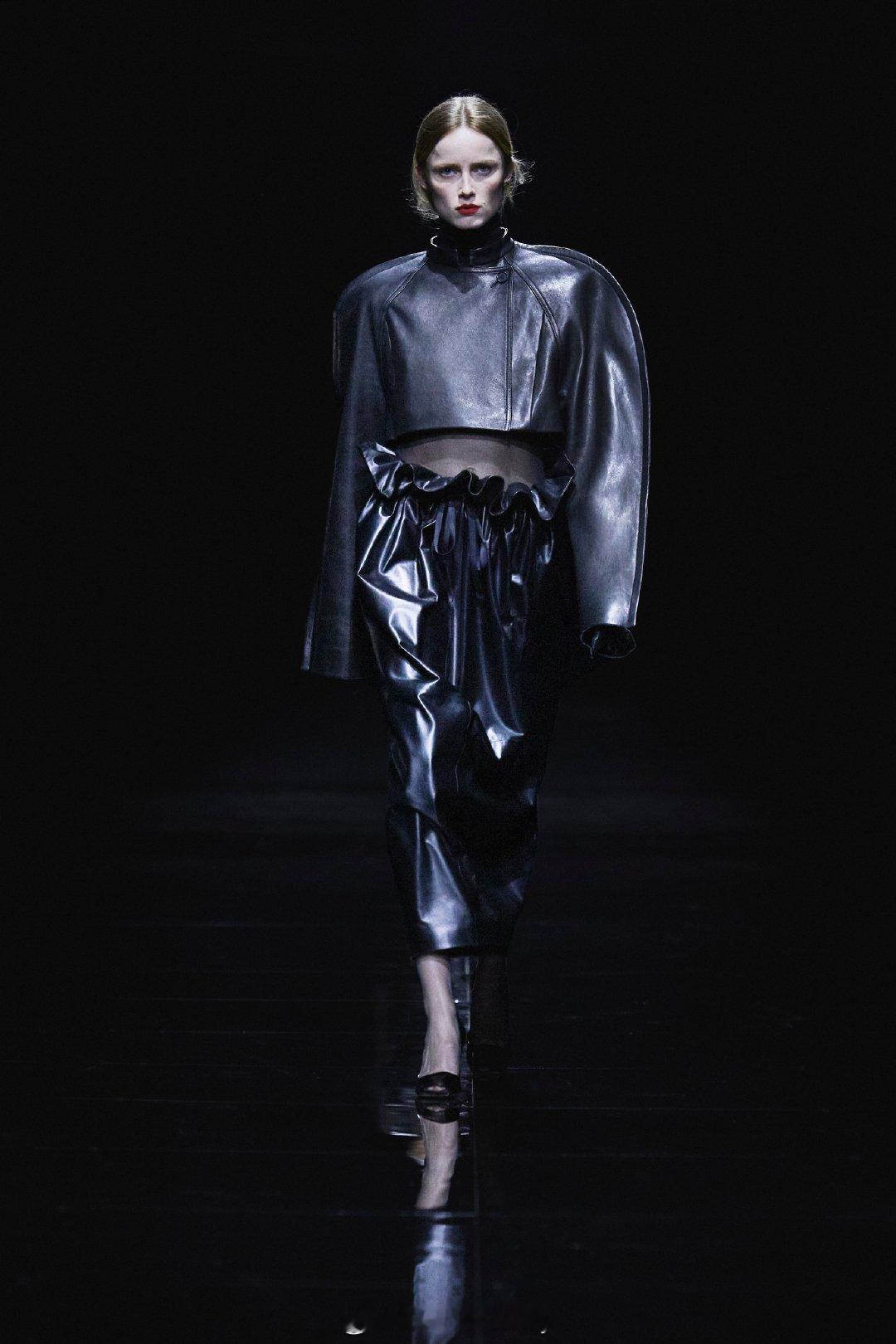 Khaite F/W 2024｜#纽约时装周# 依然是Khaite那独一份的刚柔