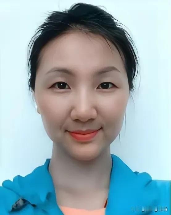 万米高空生死瞬间，她用身体守住全机人的生命防线
 
一架飞往乌鲁木齐的客机升至5