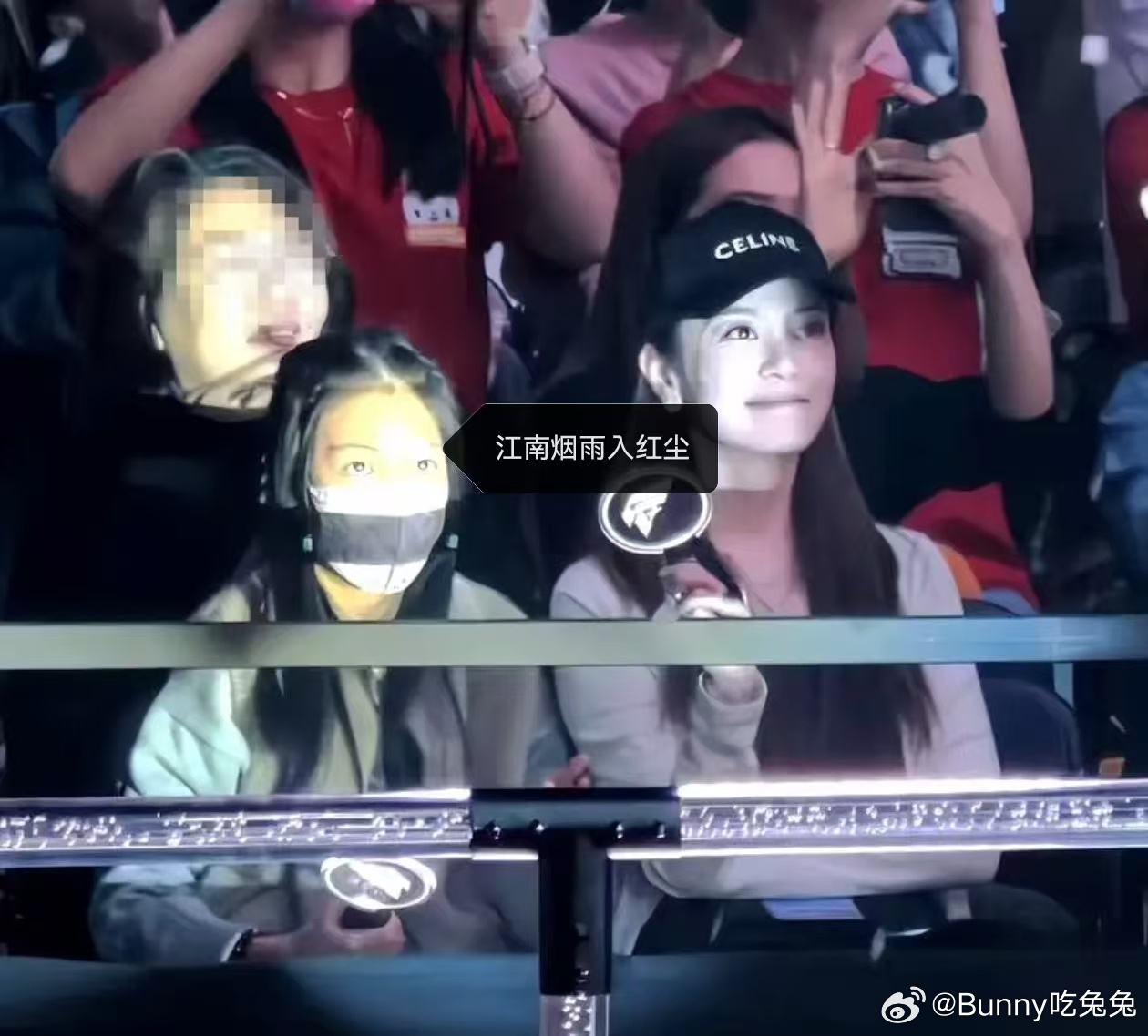 周渝民9岁女儿正脸照周渝民太太带9岁女儿观看F4演唱会 3月12日F4深圳演唱会