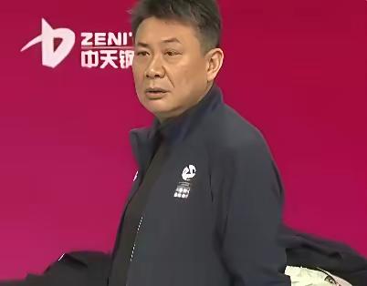 20：00    苏沪女排首次巅峰对决！


上海光明优倍女排新任主教练蔡斌，曾