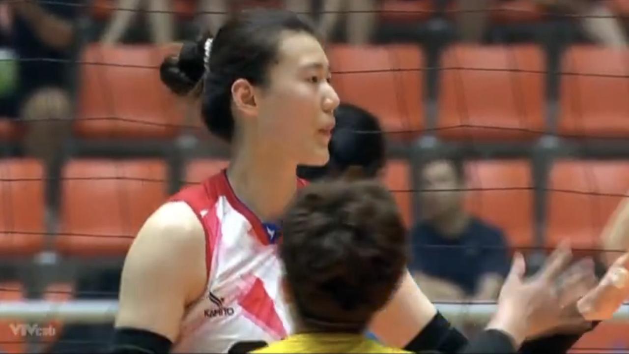 王艺竹42中31，高光表现助宁平 3-1逆转蔡晓晴球队
4月7日的越南女排联赛，