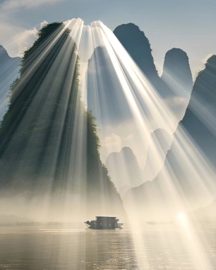 光而不耀，静水流深。        —— 《道德经》 ​ ​​​