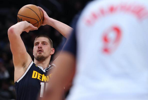 雷霆队的多特承认，当初与约基奇的那个动作确实越界了，他完全没有必要这么做。而且当