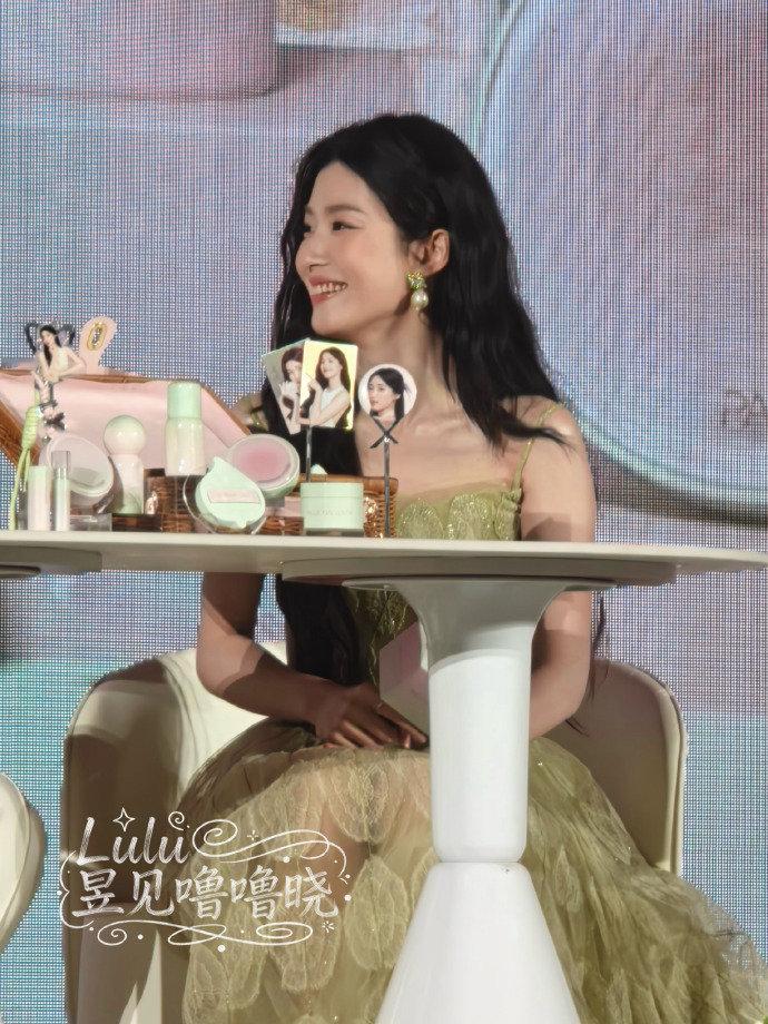 卢昱晓绿裙花仙子 卢昱晓绿裙花仙子，卢昱晓今日活动现场路透~ 