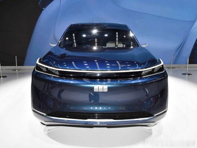 天地皆宽，心境自远。吉利银河M9，行政级超大空间，定义移动舒适堡垒。尊贵体验，从