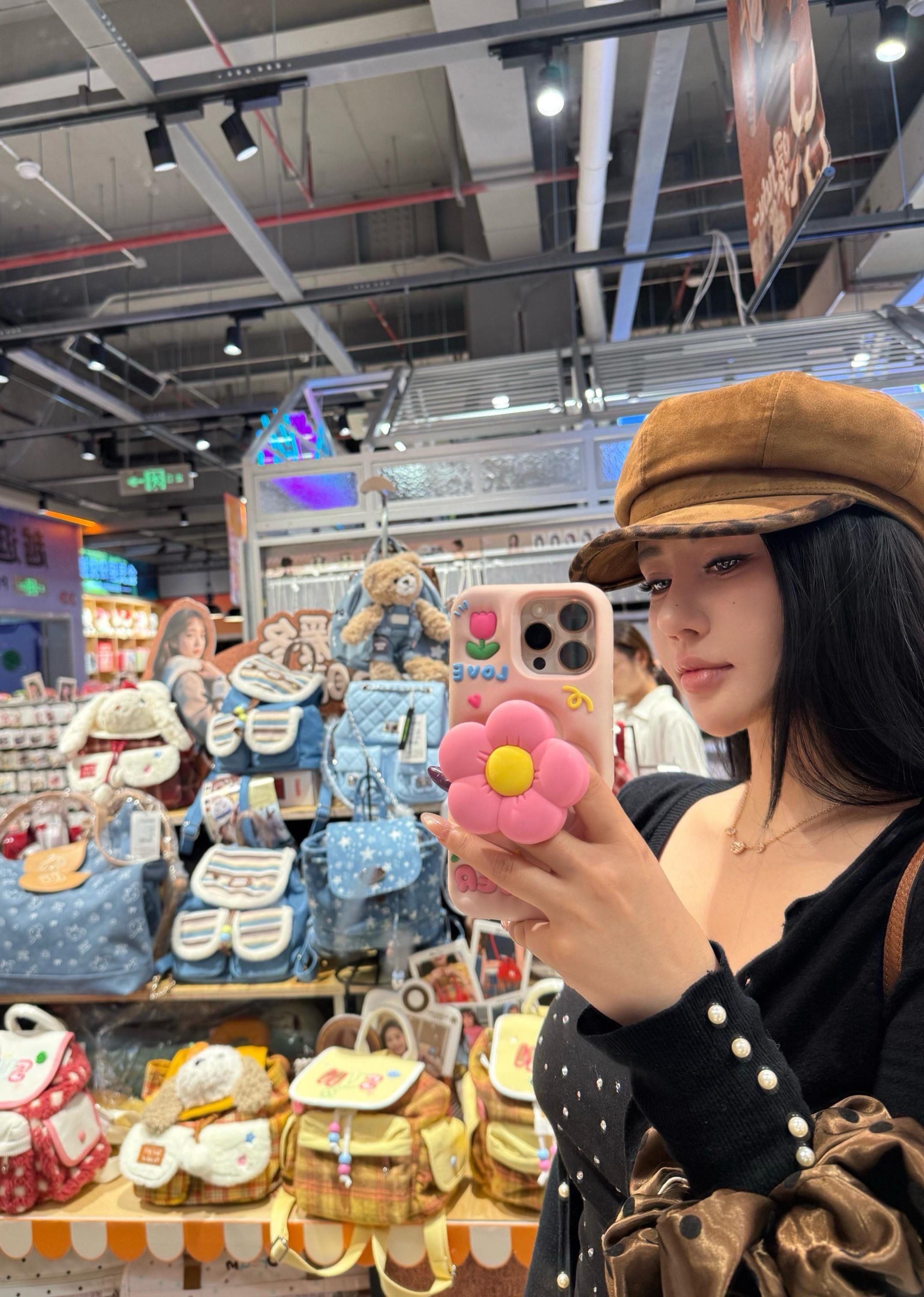 不好意思 爱我的和恨我的都得排队 只有约我喝酒的 不用排队