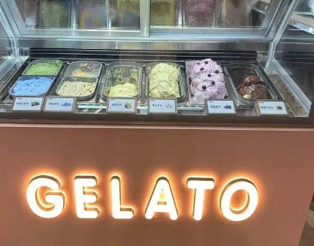 当“雪糕刺客”逐渐退潮，意式手工冰淇淋Gelato却在一线城市掀起消费热潮。
入