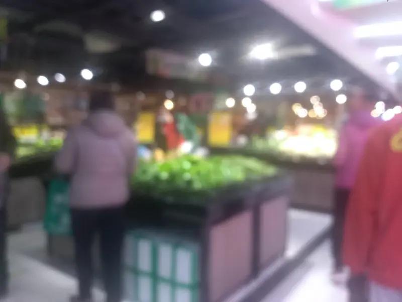 2月3日奉贤，贪小便宜，故意扫漏牛肉、榴莲、桃子，女老板超市多次盗窃被抓，开宝马