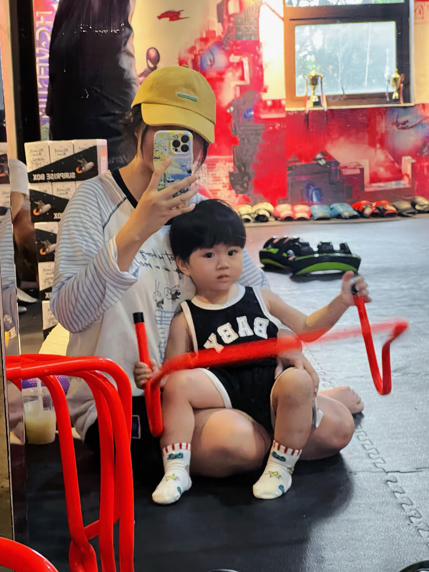 佛系妈咪摆烂带娃，运动量不够就陪我去健身