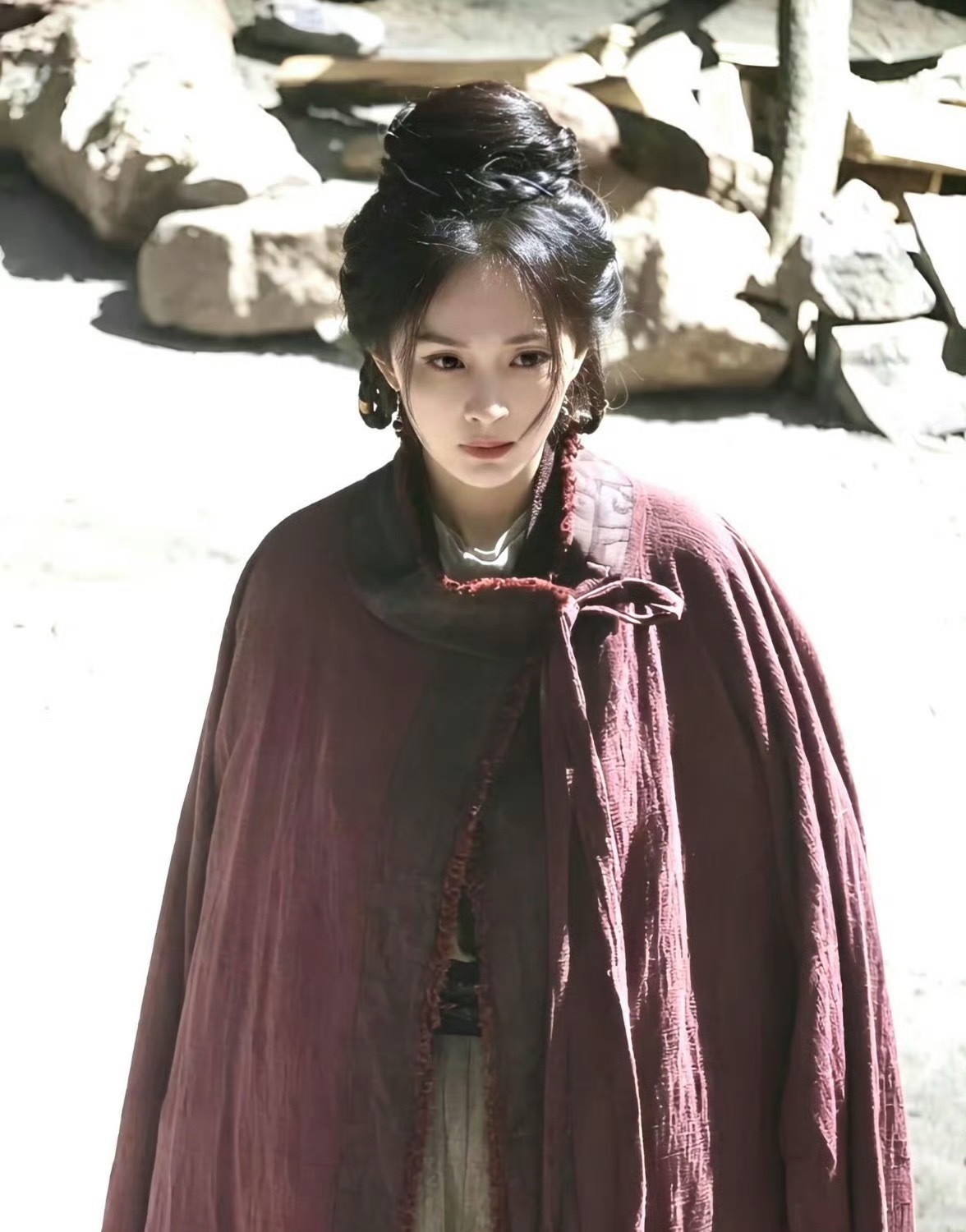 杨幂今日《江山大同》冯湮儿今日路透造型哇😯！！ 