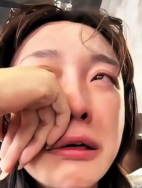女方报喜：家里已拍板，彩礼88万，五金120克，像菜单一样把条件点清。  男生看