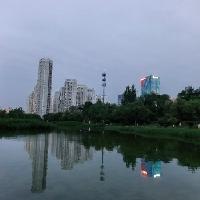 我的今日状态：😁轻松愉快
我这里的天气：☁️阴天
入了夏，却没热起来，每天都是