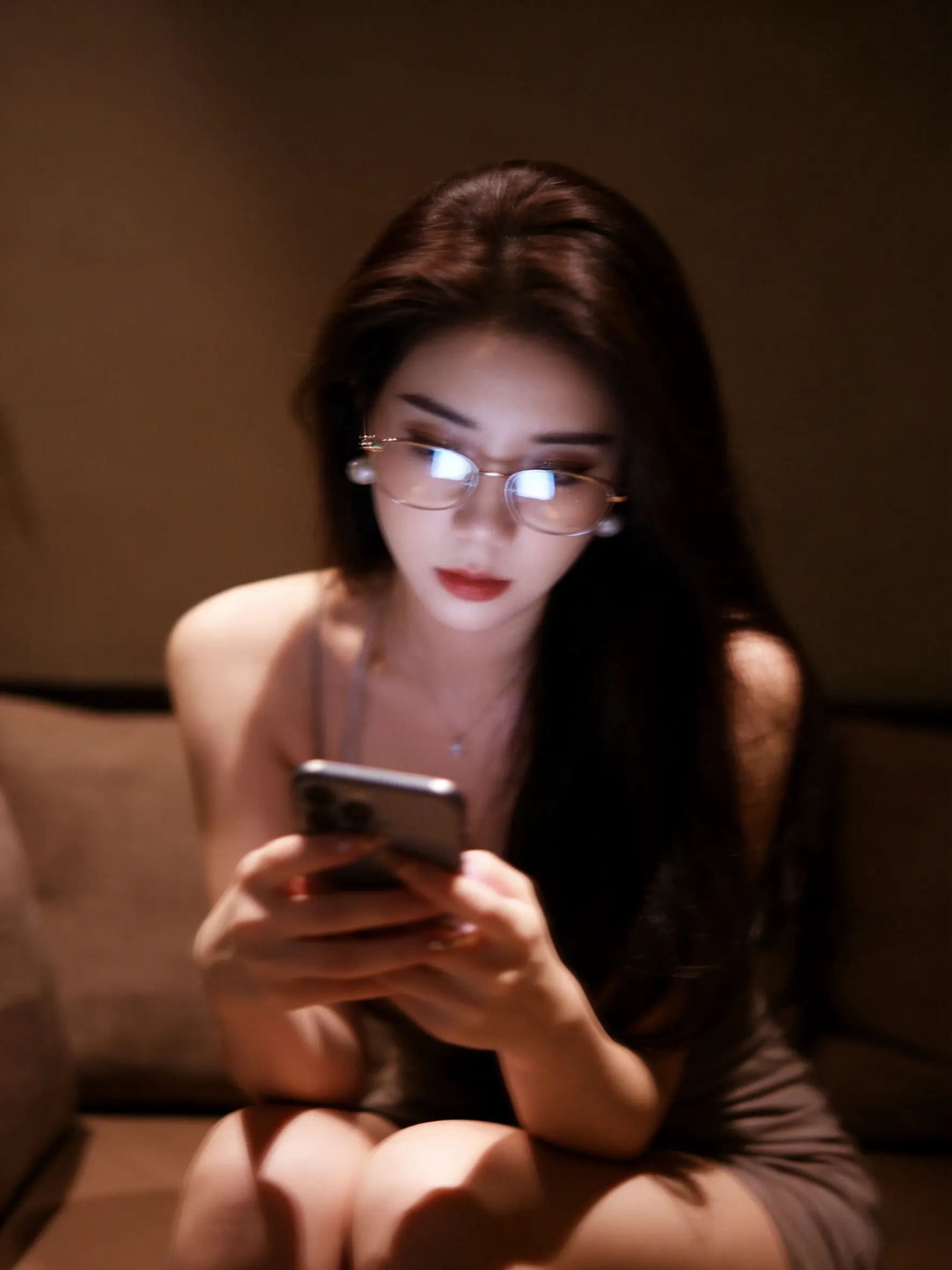 不能因为在一起久了 熟悉了 就忘记该怎么爱她了。