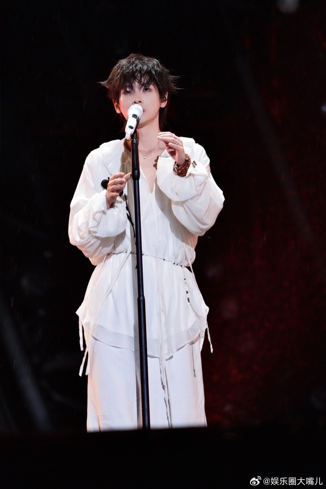 张碧晨周震南没有对视只想唱死对方 张碧晨和周震南合唱《马》太炸裂！全程不对视却把