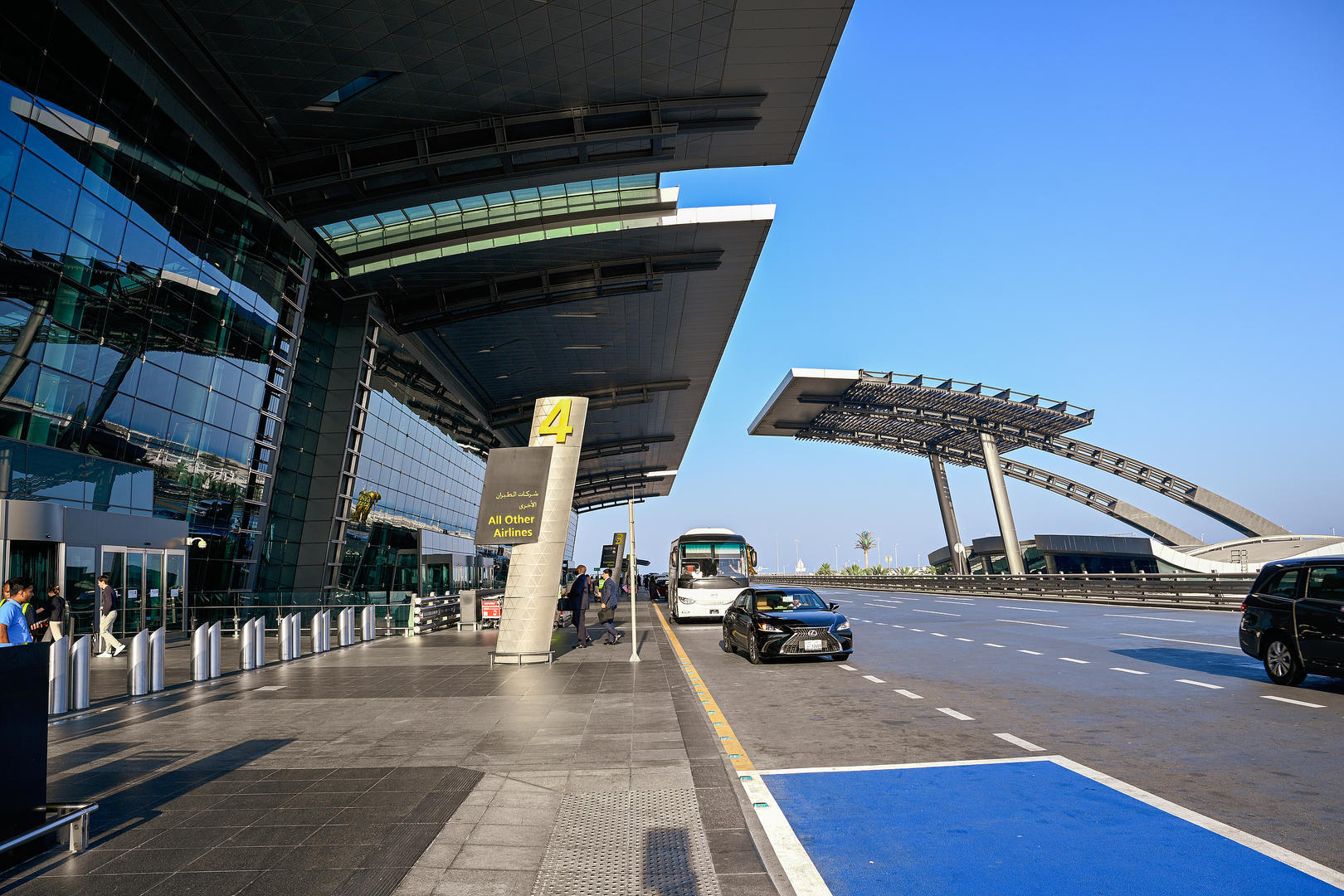 #国内女子免费给同胞提供迪拜住房#【卡塔尔华侨华人协会秘书长称已帮助近百人离开，