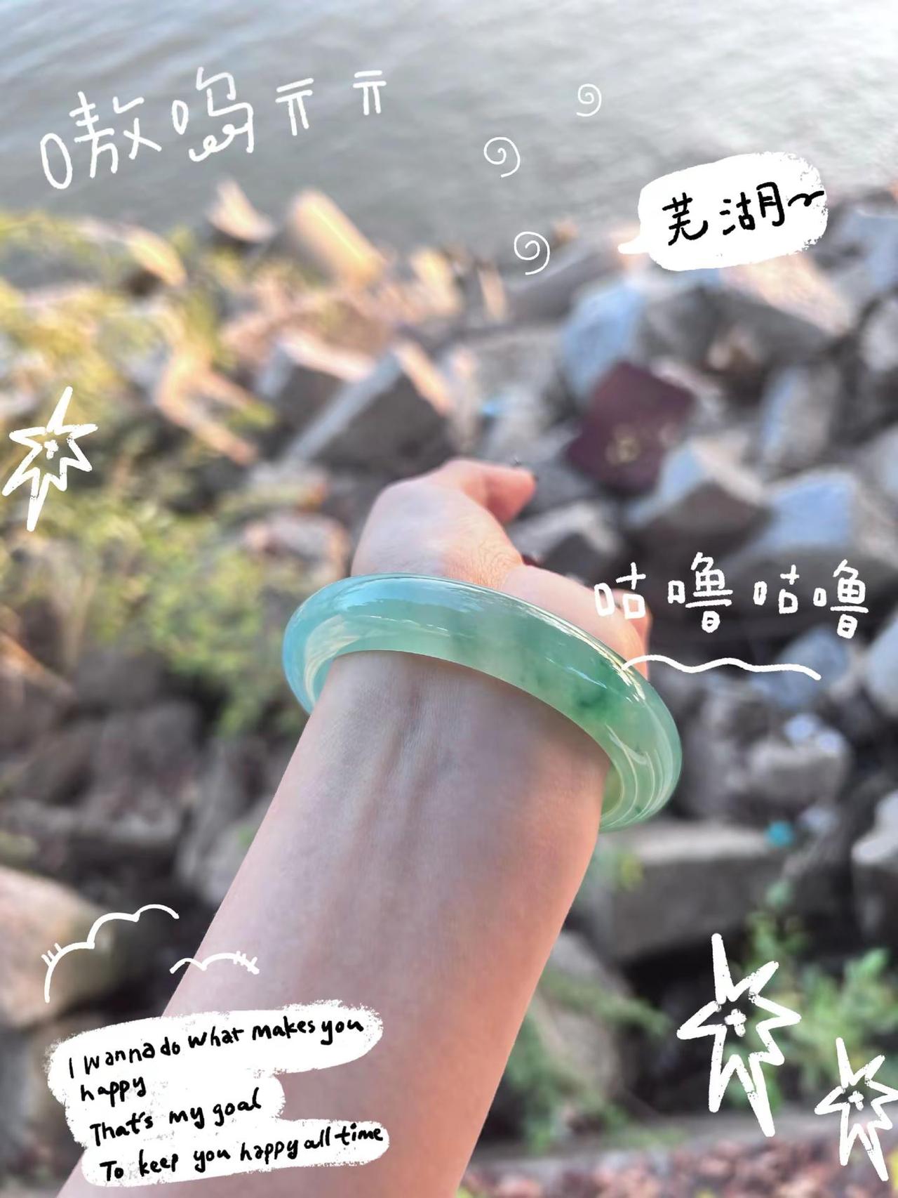 小圈口的好处就是捡大low！一直喜欢种水镯，贪精不贪多，也是我的第一个手镯，谢谢