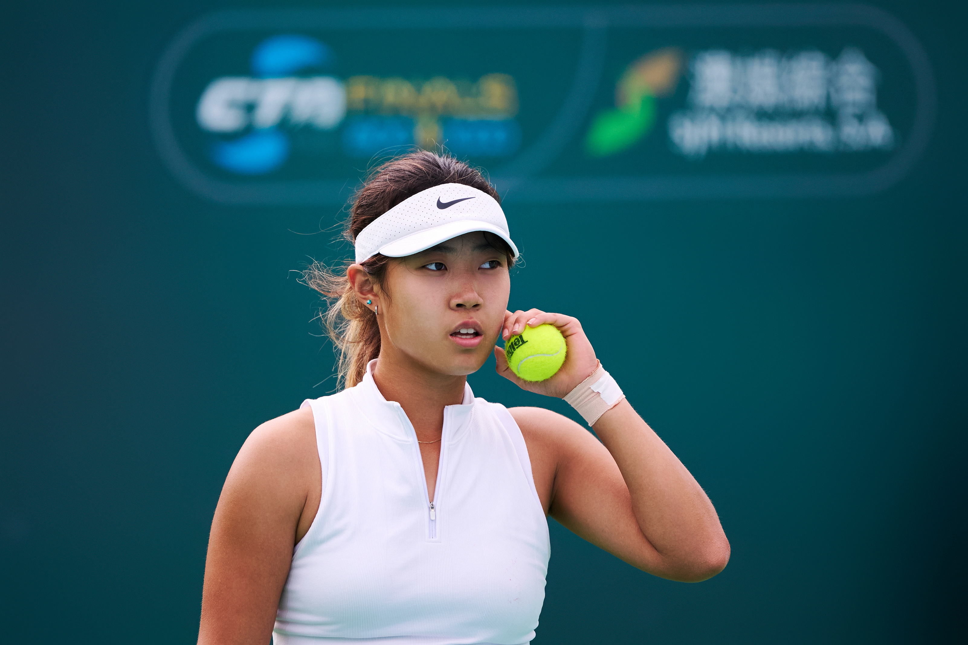 新星涌现！18岁青春正当时！中国网球运动员王嘉怡美照！百度百科一下，球迷和赞助商