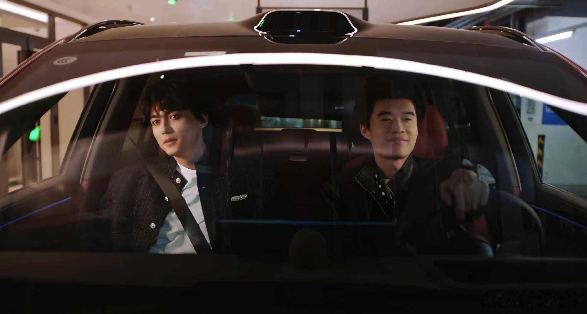 问界M7去哪儿都行曾几何时，汽车对我们而言只是个从A点到B点的工具。但当张呈和雷