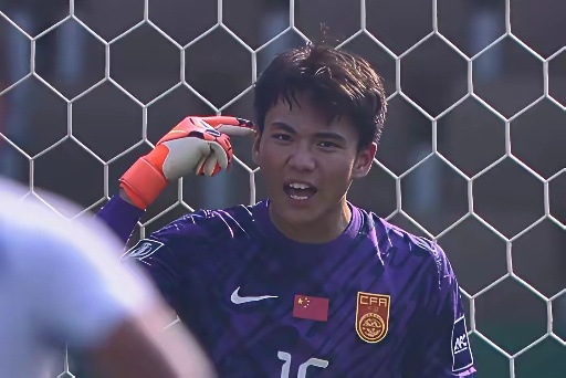 国足乌兹别克斯坦数据对比！！！射门6:23射正0:8控球率：29%-71%传球成