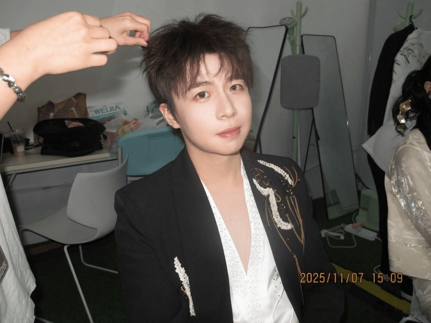 英凯晒吉星排行榜并配文：采购完年货的含金量这块