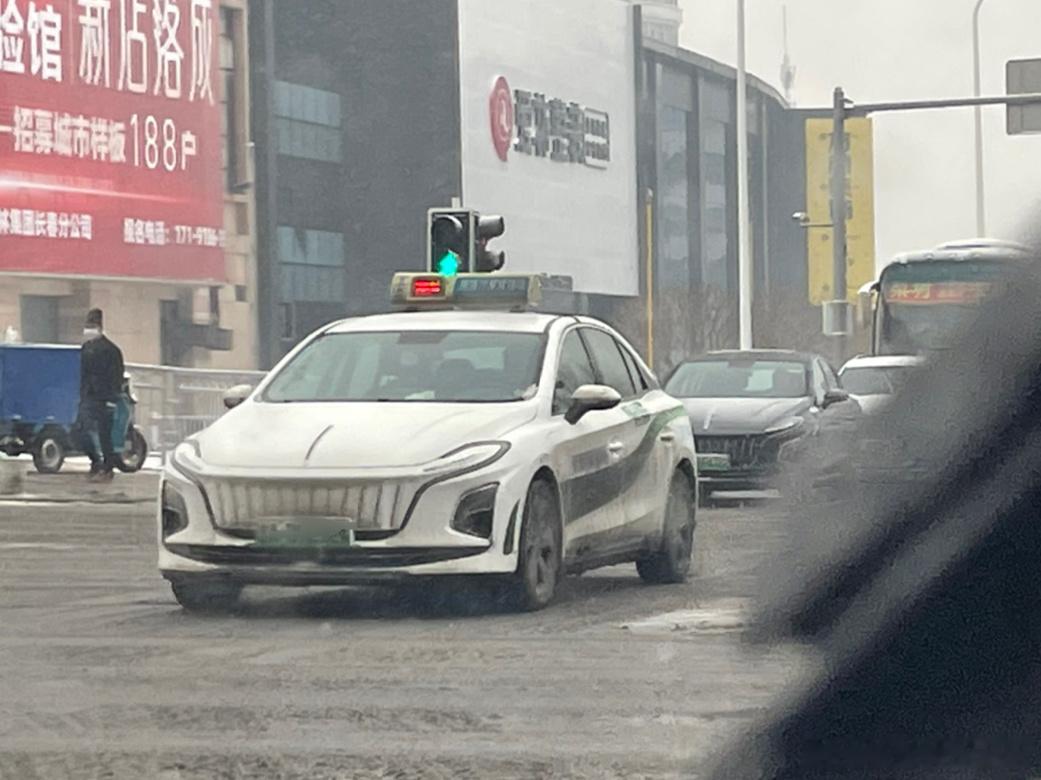 长春是不是比哈尔滨暖和呀？怎么满大街都是纯电动出租车？[傻眼]#凯文聊车#  ​