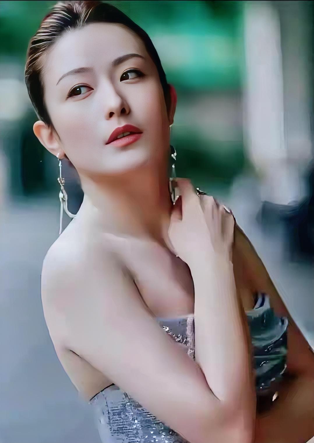 徐百慧：中戏表演系毕业￼￼￼。2004年出道，22年间参演88部影视作品，4次演
