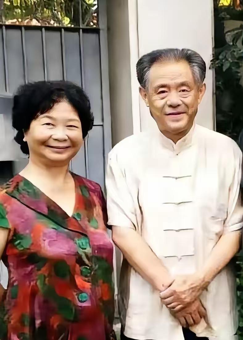 谁能想到，
南博原院长徐湖平的晋升路，
藏着这样一层

“关系密码”！
 
网传