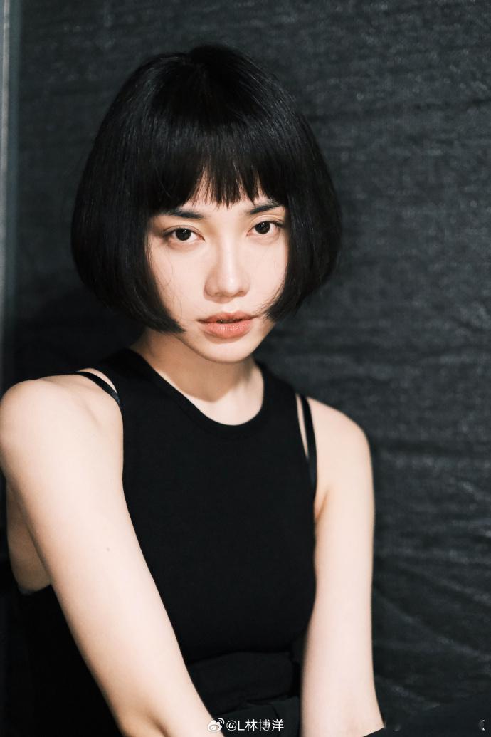 林博洋惊蛰无声短发造型 林博洋惊蛰无声短发造型真的也太美了吧，完全拿捏住了一种冷