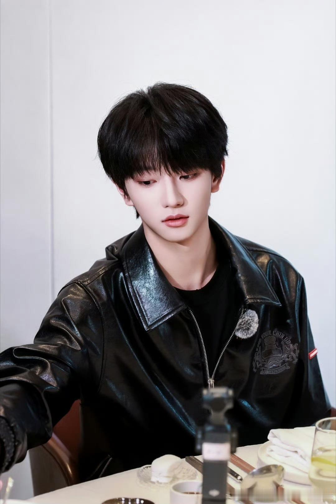 00后新生代穆祉丞被曝敲定《十日终焉》！网传演金元勋也太贴了吧！18岁娃娃脸配1