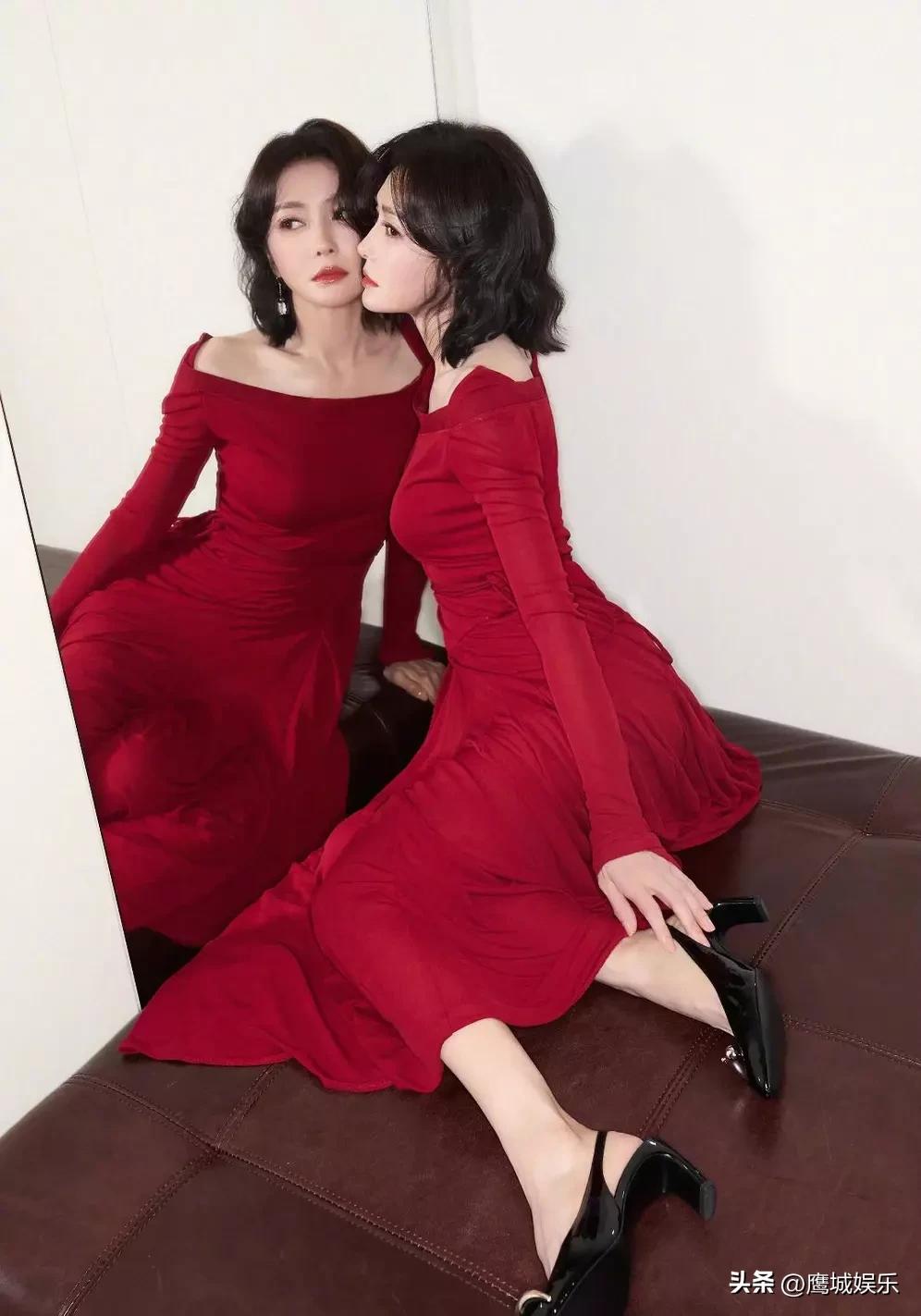 秦岚最新晒出的这组酒红长裙写真，再次惊艳了众人。照片中，她或舒展身姿，或直视镜头