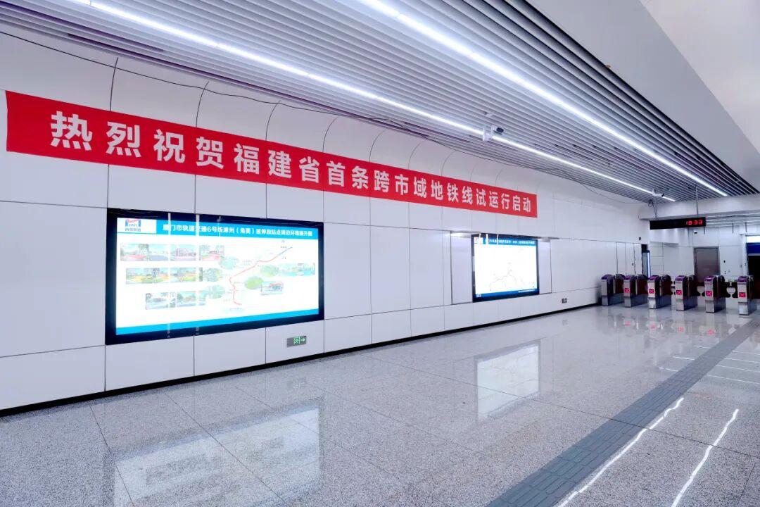 角美又和同安连在了一起。在角美街上，有一块界碑，一边是古同安县，一边是古龙溪县。