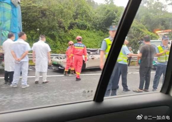 去年的懂车帝钻卡车测试我就说过，这个测试的唯一意义就是推进卡车后防撞梁管理，那种