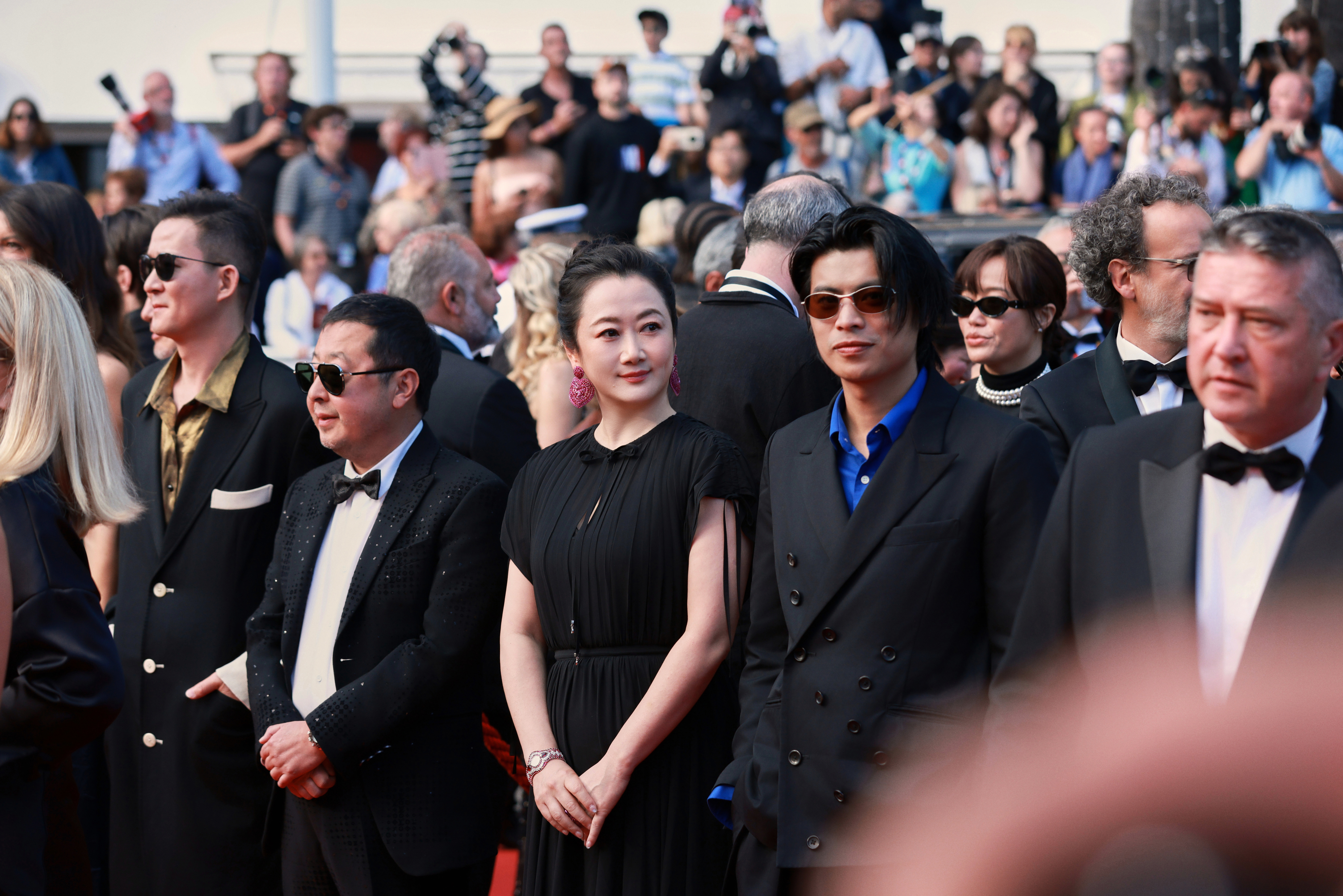 赵涛亮相都灵之影首映红毯 5月19日晚，演员赵涛身着Dioriviera 长款连