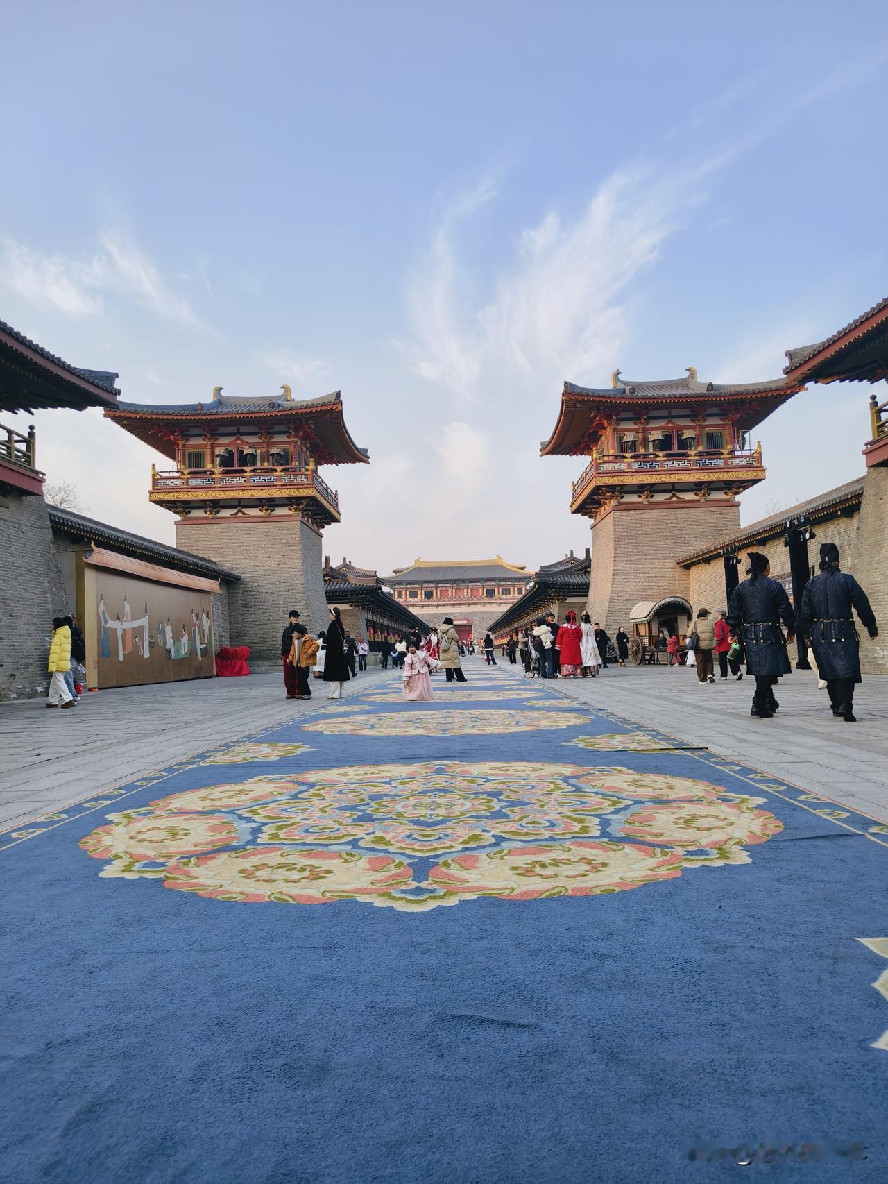 唐城鳌鱼贺新岁，襄阳年味最顶配
要说咱襄阳过年哪儿最有排面？不是屋里的腊猪蹄，不