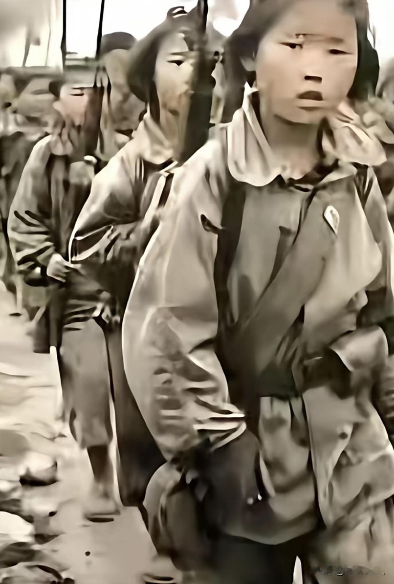 1944年，腾冲的娃娃兵……

如果大家去腾冲旅游的时候，麻烦口袋里记得带些糖！