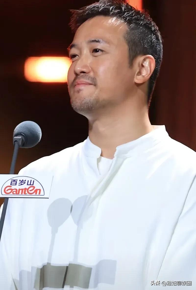 曾志伟的儿子增国祥长得还是很帅气，怎么做到和曾志伟长的一模一样却又很帅的，基因真