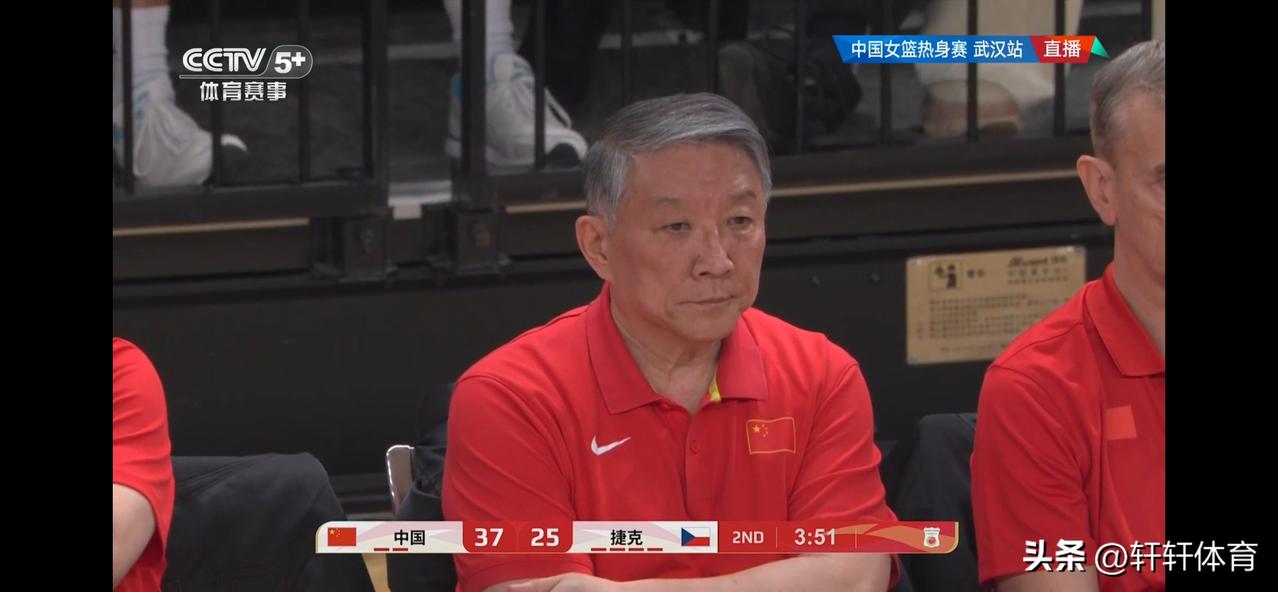 中国女篮热身赛上半场结束，半场比分中国女篮以51-27领先捷克女篮24分，可以说