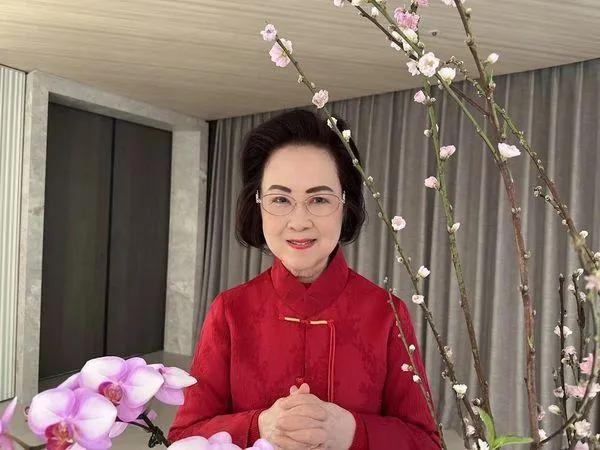 一个时代落幕了。

琼瑶，对于我们那个时代的人来说，即使不知道琼瑶长什么样，但基