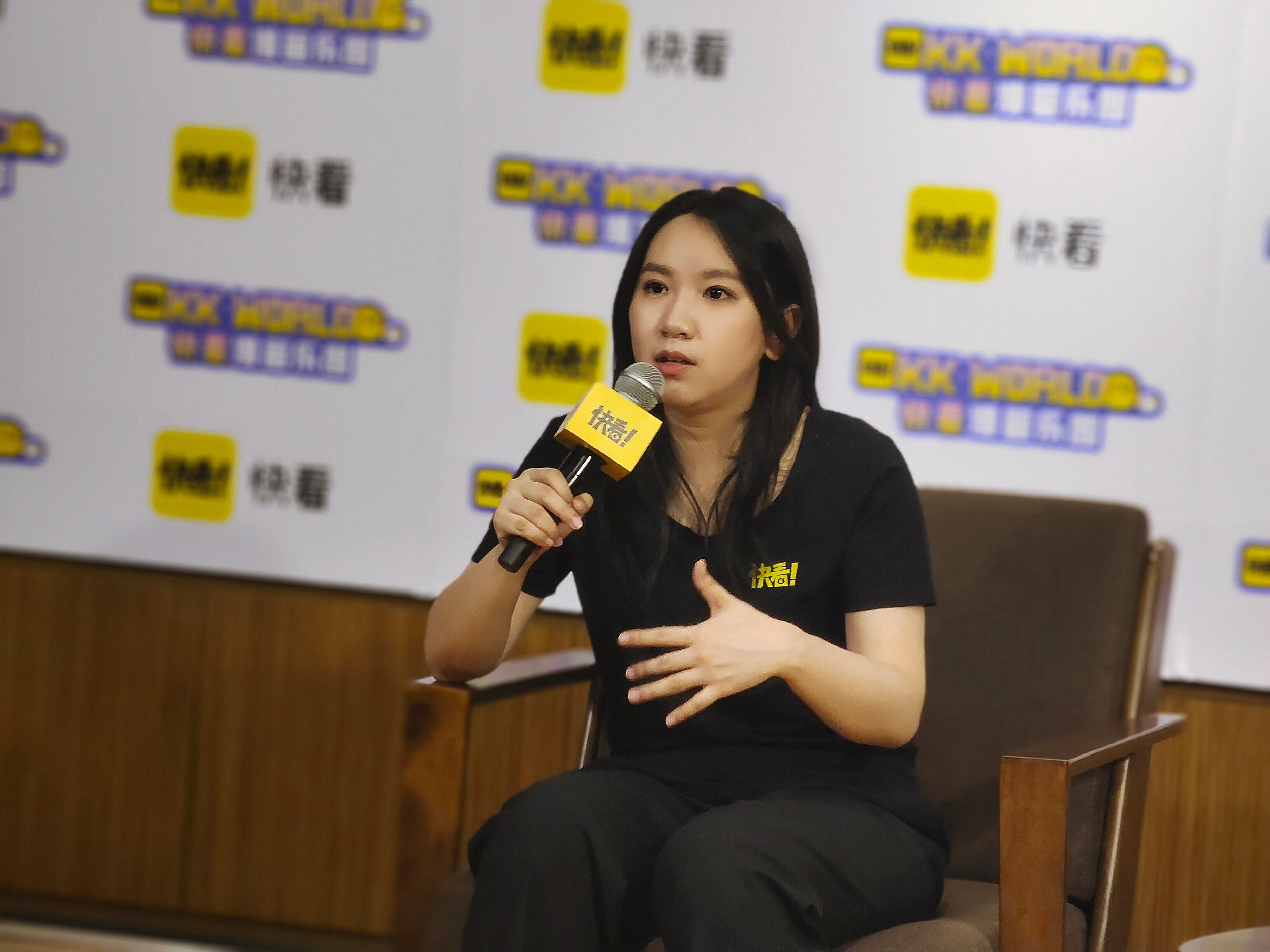 【#快看漫画多位早期投资者和高管退出#，创始人曾是千万粉丝网红，行业正经历深度调