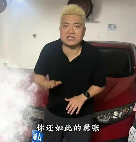 网友纷纷感叹：幸亏黄毛（闵先生）坚持不懈，硬杠到底，否则这个女人高升了，不知道会