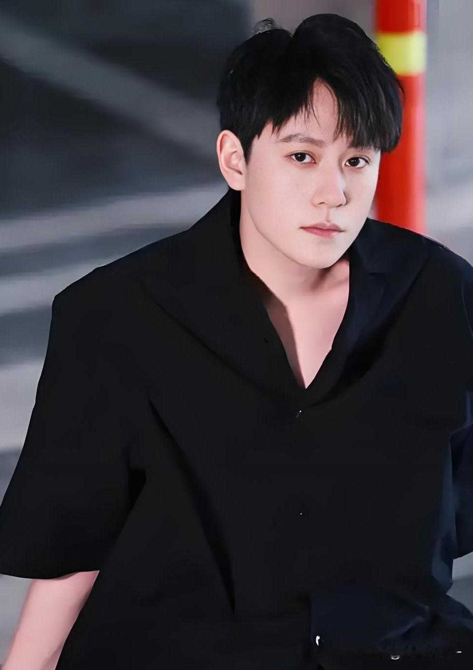 连追五集《乌蒙深处》，

开始粉剧中饰演麻青蒿的秦俊杰了，

倒不是因为他帅，说