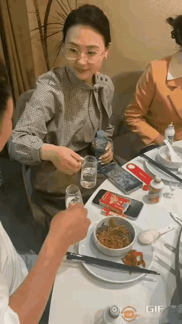 这女人厉害，她是不是说：我干了，你看着办吧。[捂脸][捂脸][捂脸]